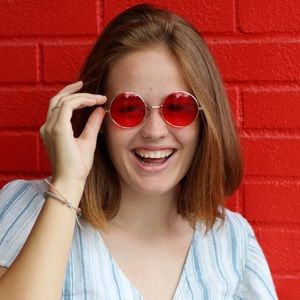 Meet your Posher, Caroline